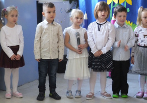 sześcioro dzieci z Duszków podczas występów