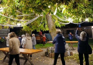 grupa uczestników projektu na terenie Gniazda w Felicjanowie